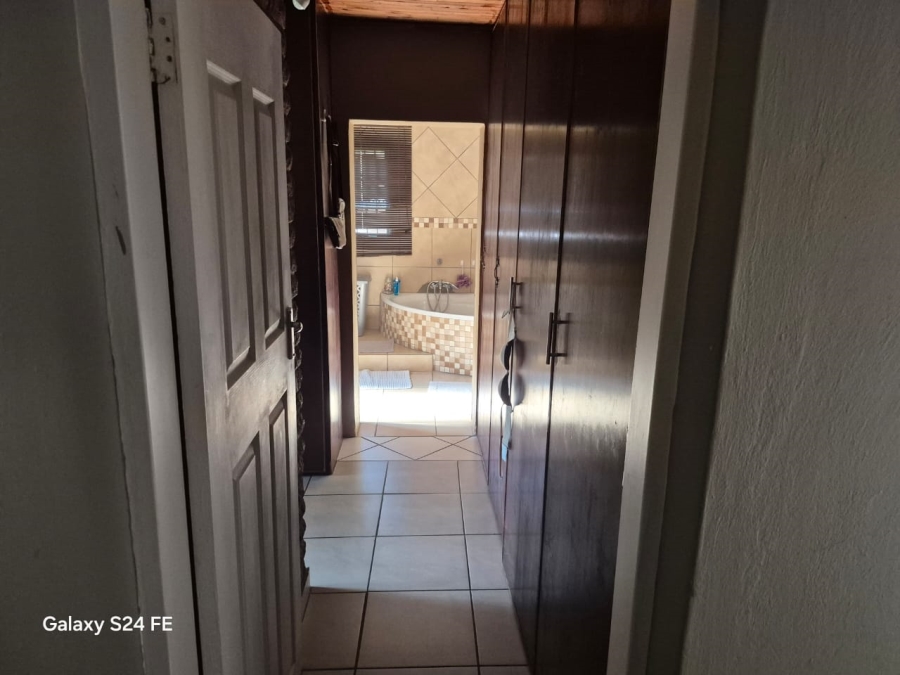 3 Bedroom Property for Sale in Safari Gardens North West